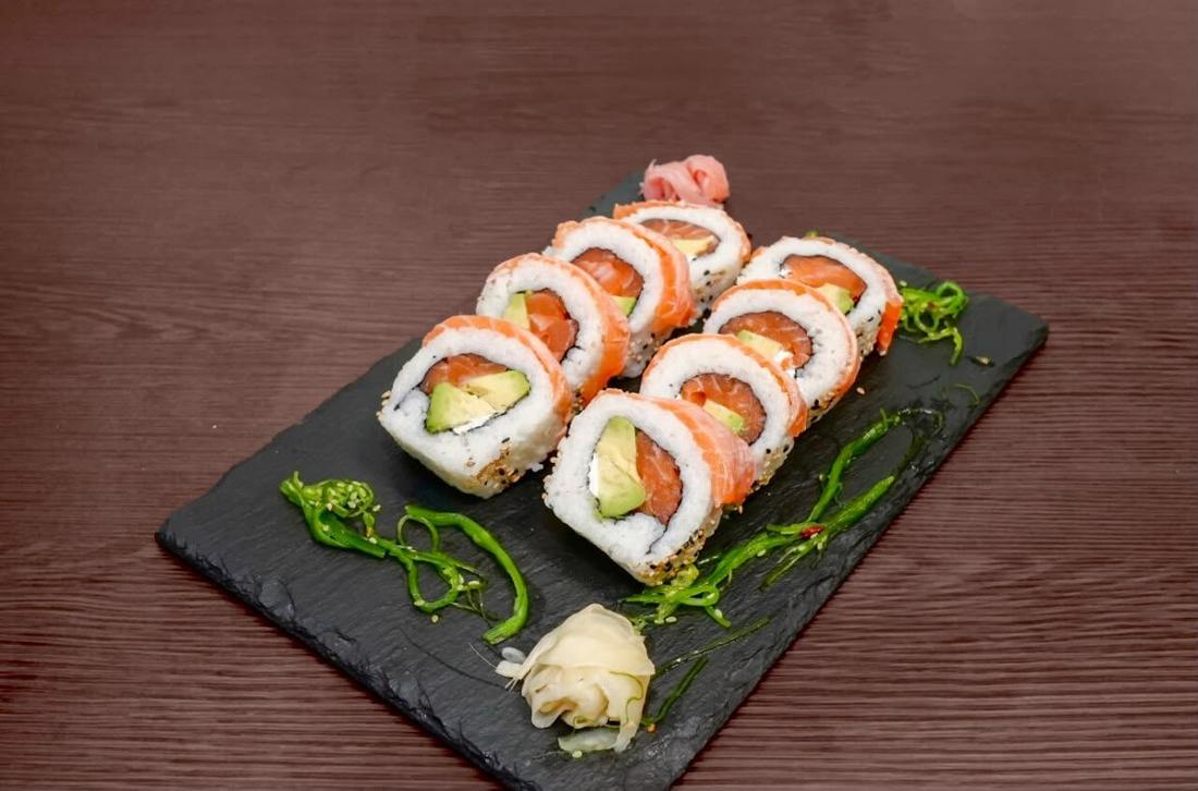Lachs-Avo Roll